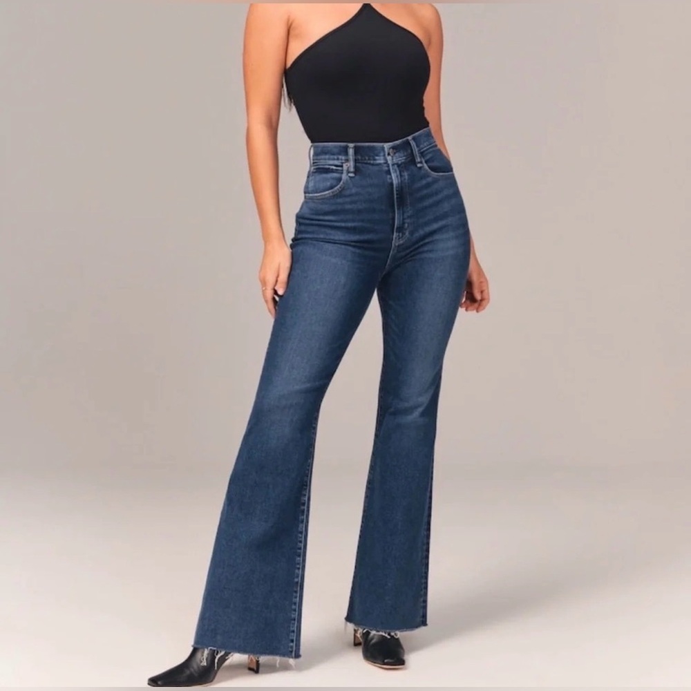 Abercrombie & Fitch The Flare Ultra High Rise Jean